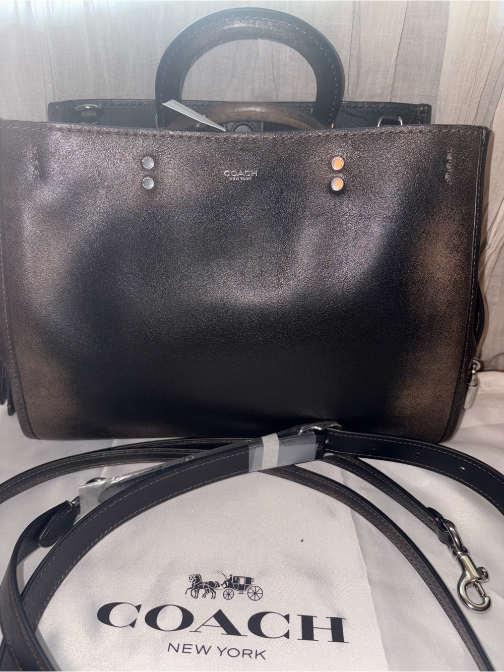 Coach loved leather rouge 31 no charms - Picture 3 of 5